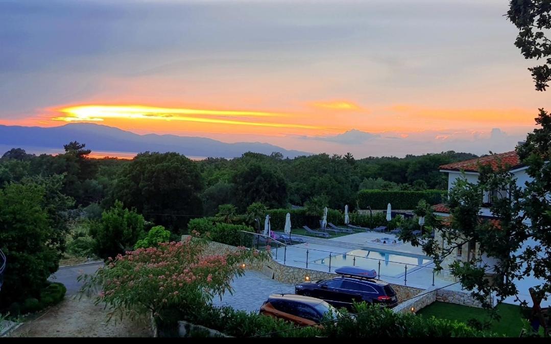 Unique Apartments Malinska Ngoại thất bức ảnh